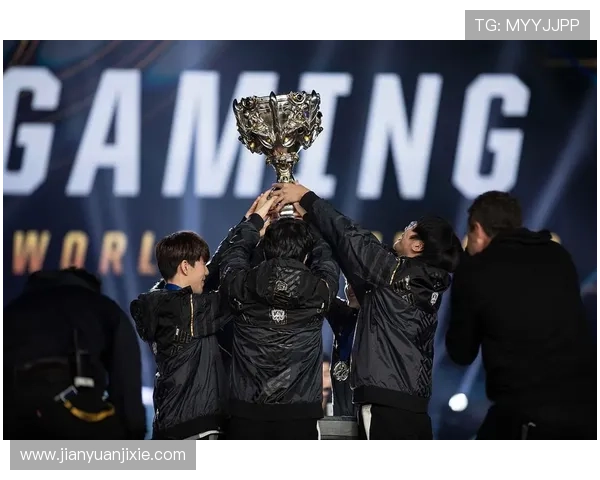 《英雄联盟全球总决赛落幕 LPL战队再创历史辉煌夺冠》 《英雄联盟全球总决赛落幕 LPL战队再创历史辉煌夺冠》