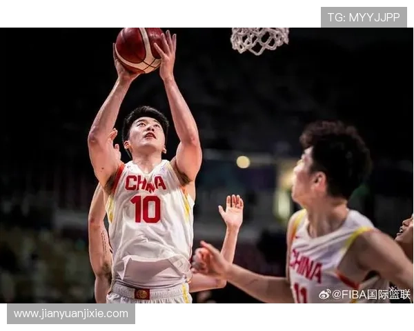 中国男篮力克韩国晋级亚锦赛四强 关键时刻团队协作展现实力 中国男篮力克韩国晋级亚锦赛四强 关键时刻团队协作展现实力