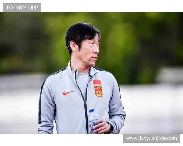 中国足球迎来新篇章 国足新帅上任首度亮相开启复兴之路 中国足球迎来新篇章 国足新帅上任首度亮相开启复兴之路