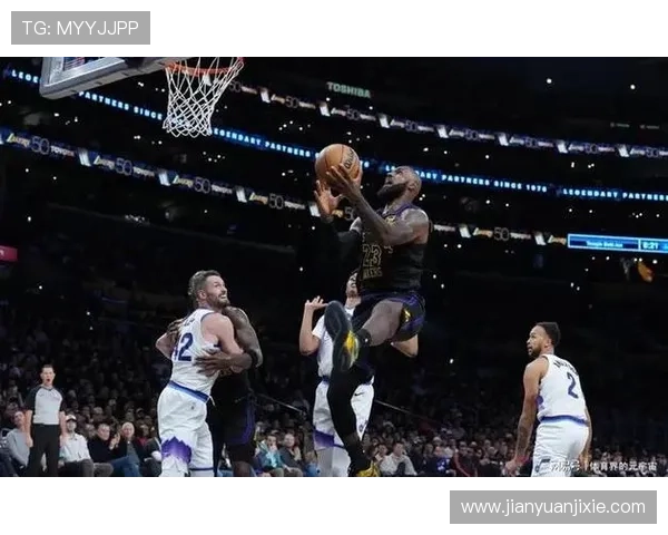 湖人逆转勇士詹姆斯轰下三双带队止连败全场高呼MVP