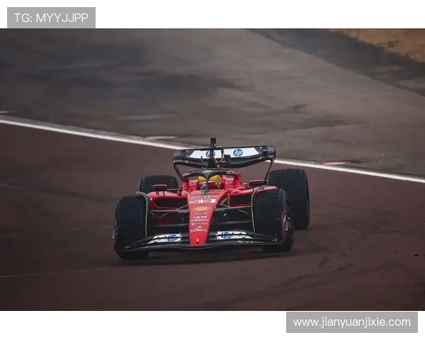 F1赛车手汉密尔顿斩获个人第100胜 创造历史新篇章 F1赛车手汉密尔顿斩获个人第100胜 创造历史新篇章