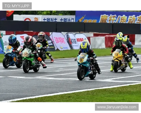 摩托车大奖赛最新动态：2025赛季各车队阵容变动与新技术突破