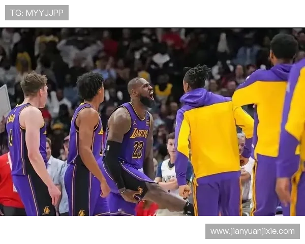 詹姆斯迎来职业生涯新高 三双数据助湖人逆袭勇士晋级季后赛